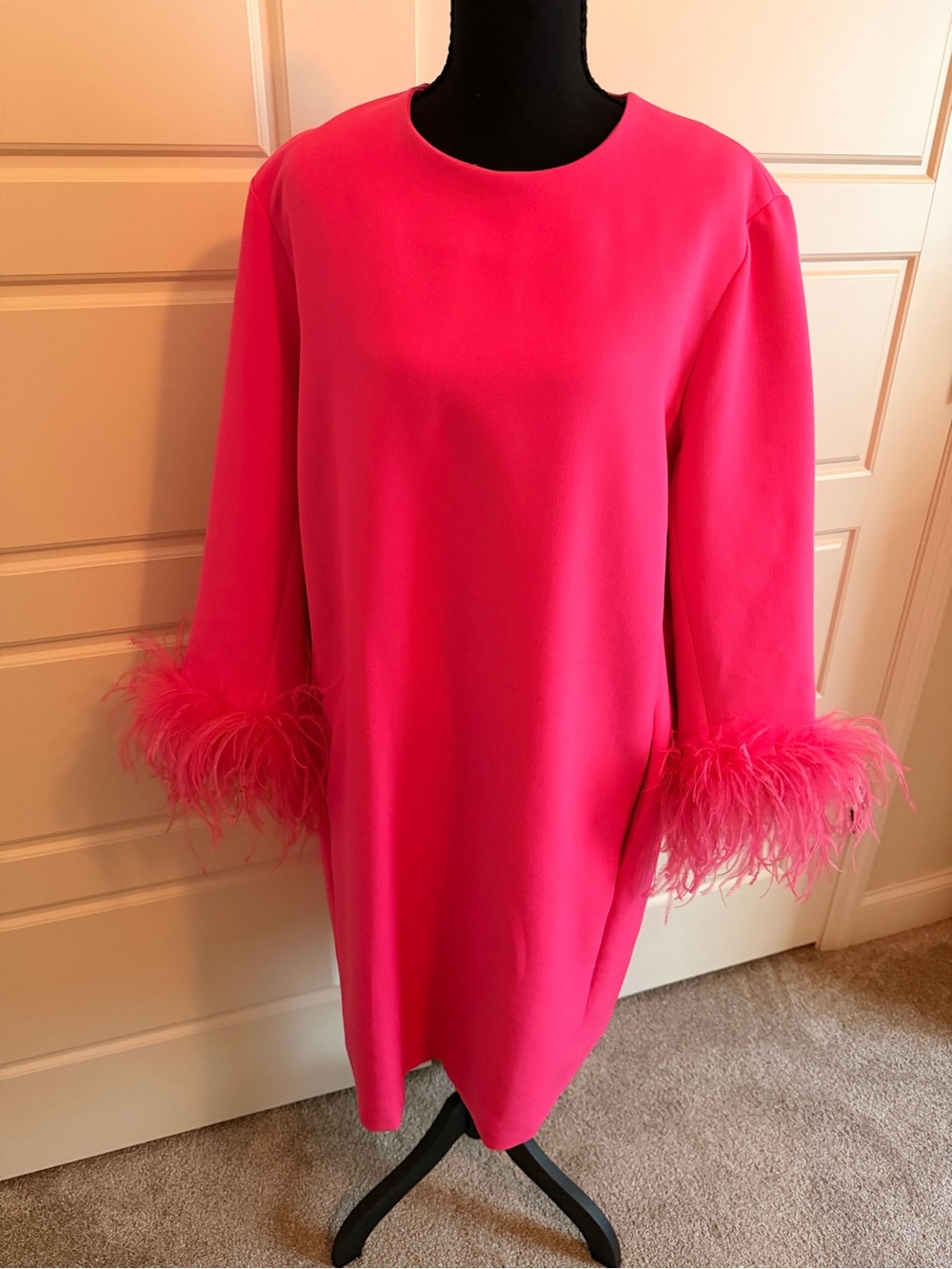Tuckernuck Mod Ellie Hot Pink Feather Cuff Shift Dress - Picture 5 of 9